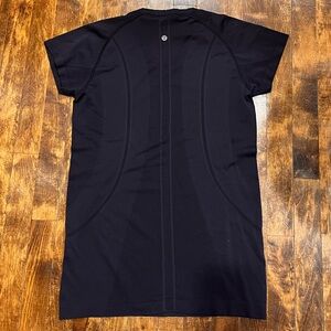 Lululemon Women Blue Swiftly Tech Short Sleeve SS Crew Seamless Workout Top